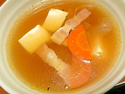 簡単♪ベーコンと豆腐のコンソメスープ